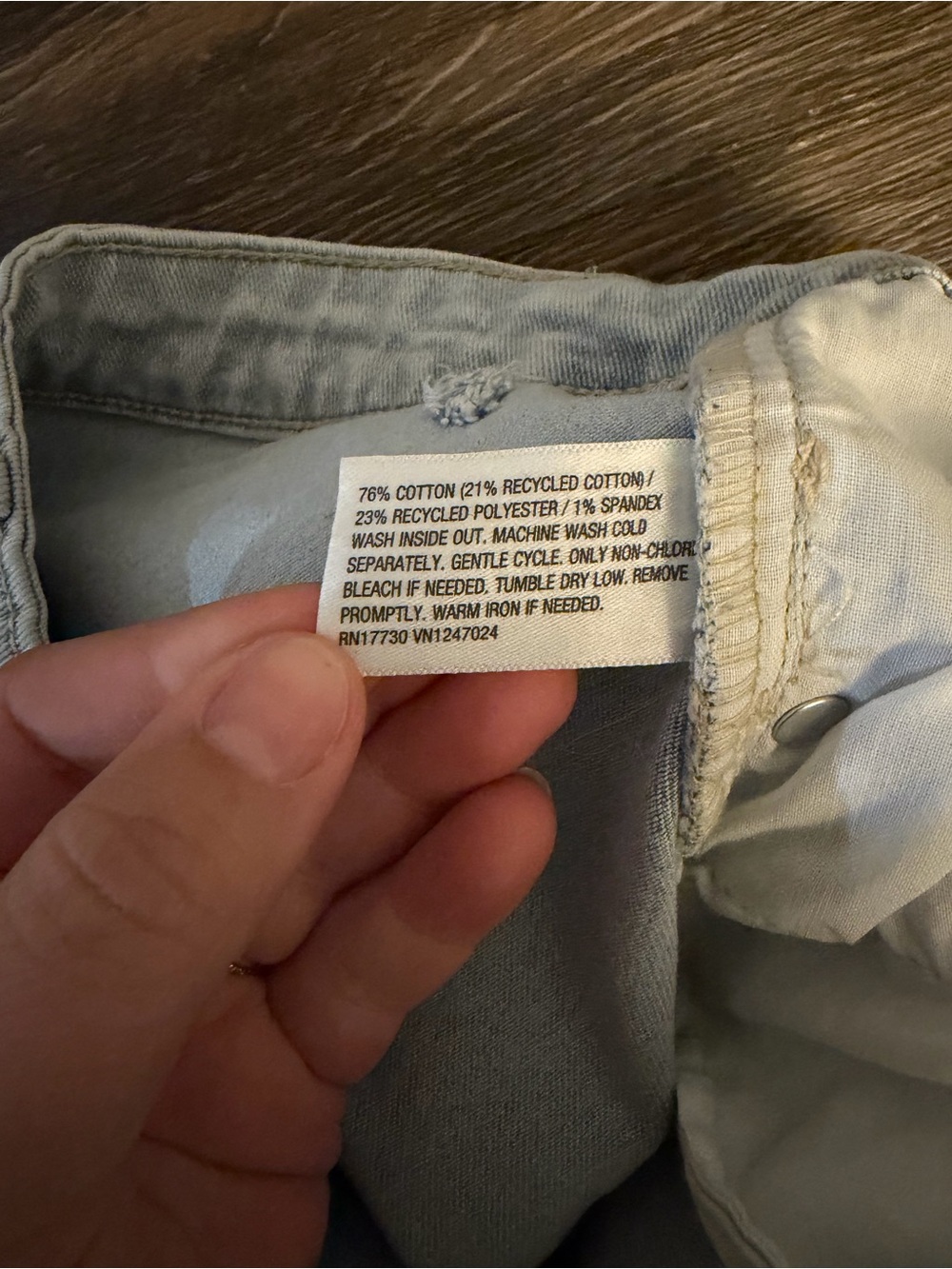 Women’s Wild Fable Collegiate Light Wash Low-Rise Curved Hem Flare Jean Size 8 - Picture 8 of 9